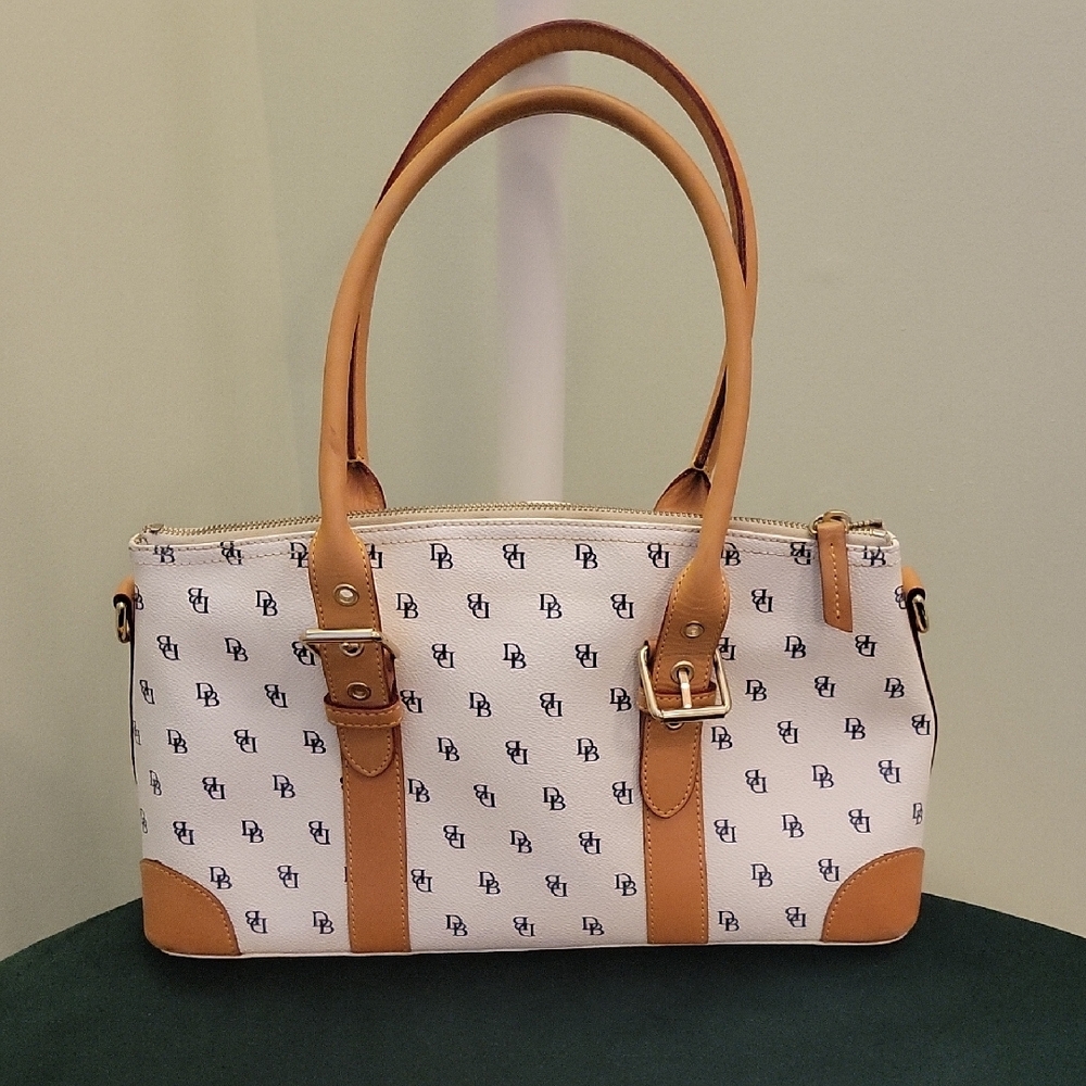 Elegant Tan and Cream Handbag